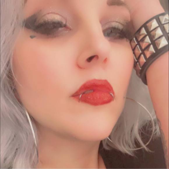 Meet your Posher, Tiffany - Picture 1 of 1